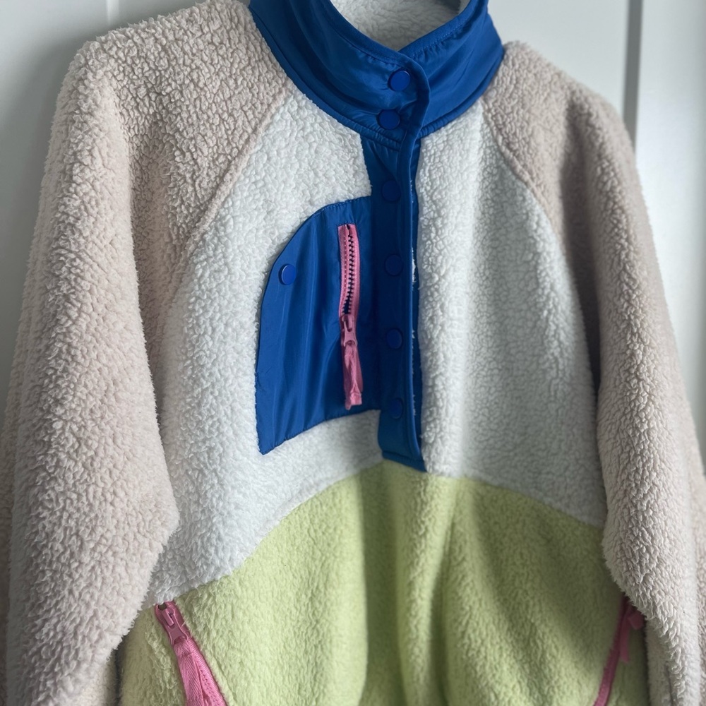 Colorblock Fleece Pullover - Picture 5 of 11